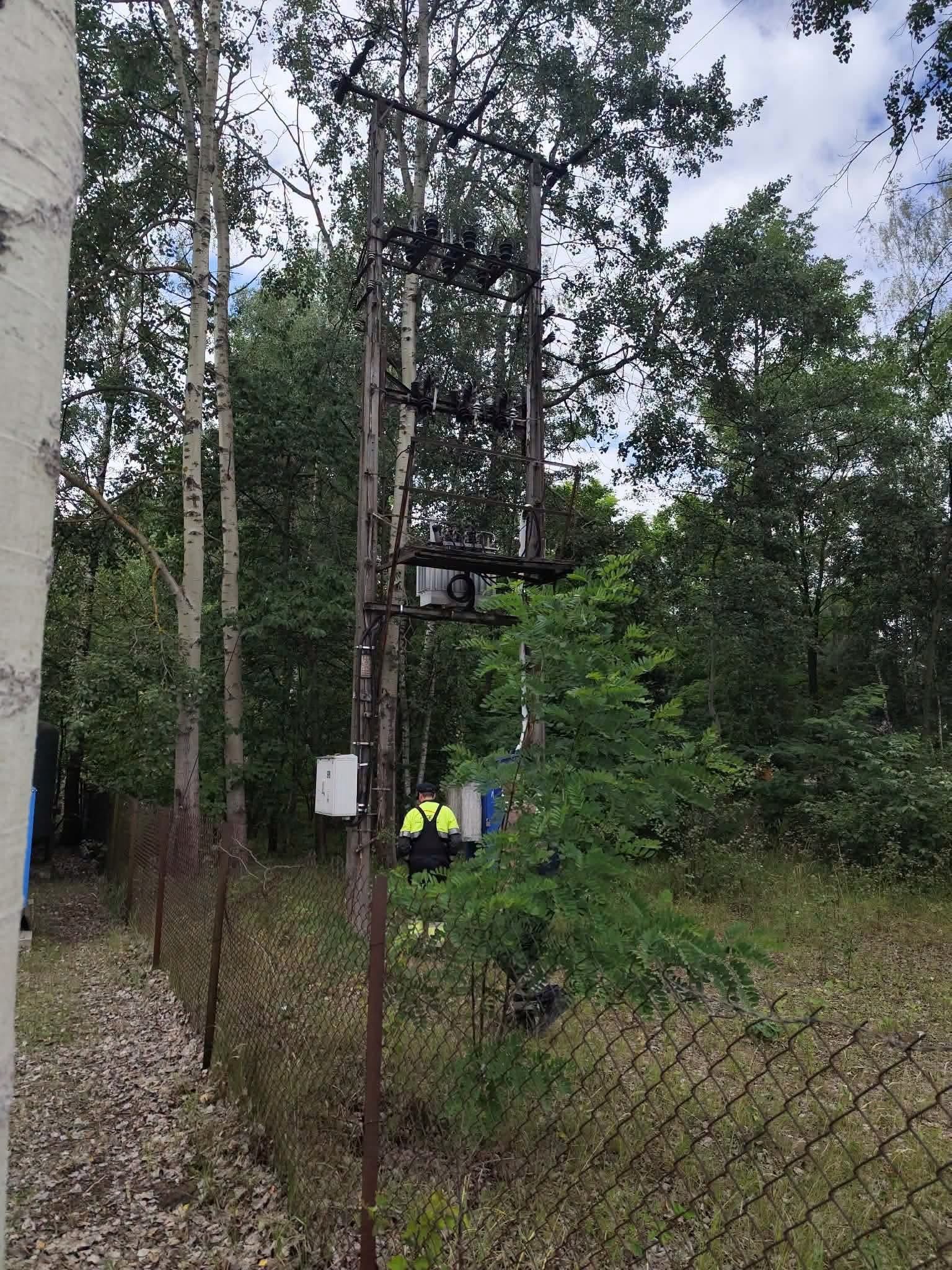 Transformator energetyczny po pożarze w Markowie Towarzystwie